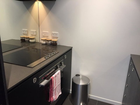 Tasha\'s Apartments On Warwick - Kawana Tourism 13