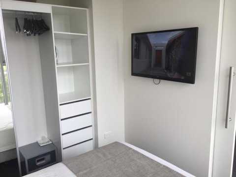 Tasha\'s Apartments On Warwick - Kawana Tourism 8
