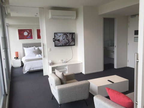 Tasha\'s Apartments On Warwick - Kawana Tourism 6