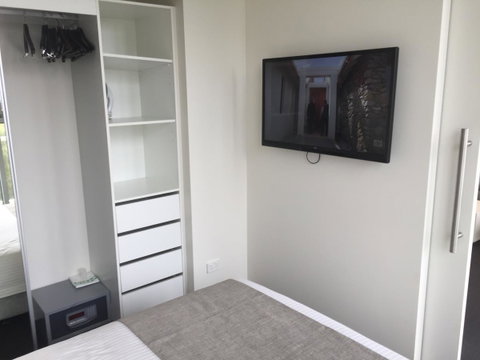 Tasha\'s Apartments On Warwick - Kawana Tourism 7