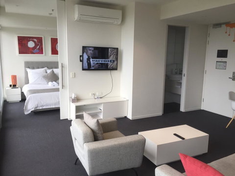 Tasha\'s Apartments On Warwick - Kawana Tourism 5