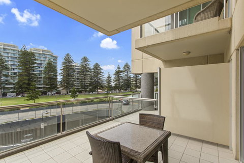 Pier Luxury Apartments - Kawana Tourism 5
