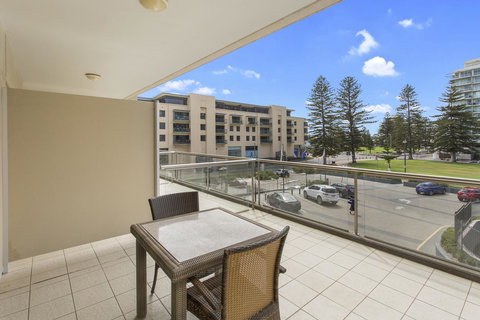 Pier Luxury Apartments - Kawana Tourism 10