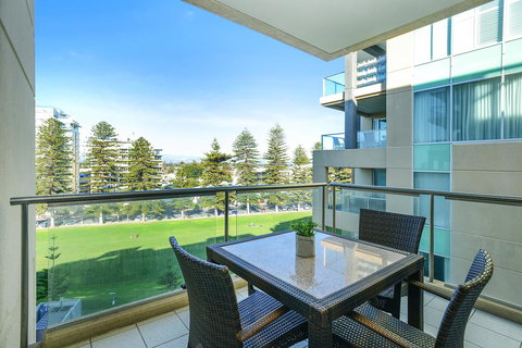 Pier Luxury Apartments - Kawana Tourism 3