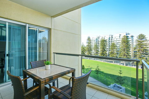 Pier Luxury Apartments - Kawana Tourism 26