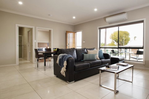 Renmark Holiday Apartments - Kawana Tourism 1
