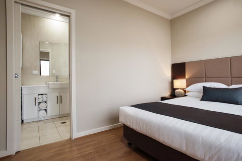 Renmark Holiday Apartments - Kawana Tourism 8
