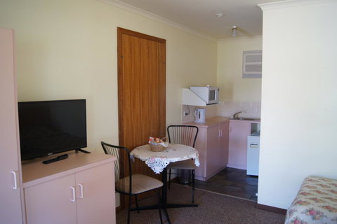 Milang Lakes Motel - Kawana Tourism 11