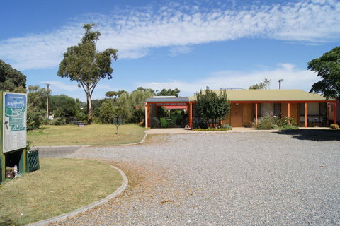 Milang Lakes Motel - Kawana Tourism 7