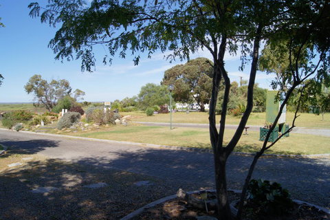 Milang Lakes Motel - Kawana Tourism 6