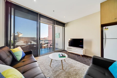 York Apartments - Kawana Tourism 9