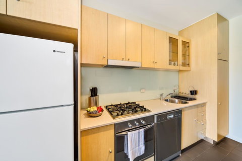 York Apartments - Kawana Tourism 11