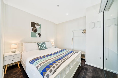 York Apartments - Kawana Tourism 7