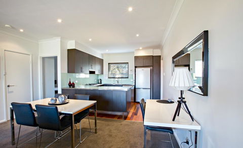 Adelaide DressCircle Apartments - Archer Street - Kawana Tourism 9