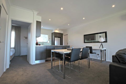 Adelaide DressCircle Apartments - Archer Street - Kawana Tourism 8