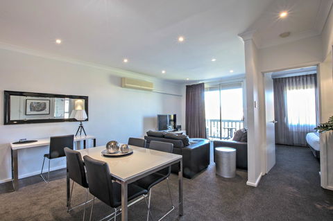 Adelaide DressCircle Apartments - Archer Street - Kawana Tourism 0