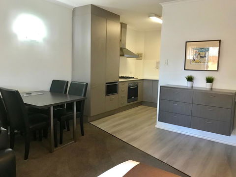 Adelaide DressCircle Apartments - Archer Street - Kawana Tourism 5