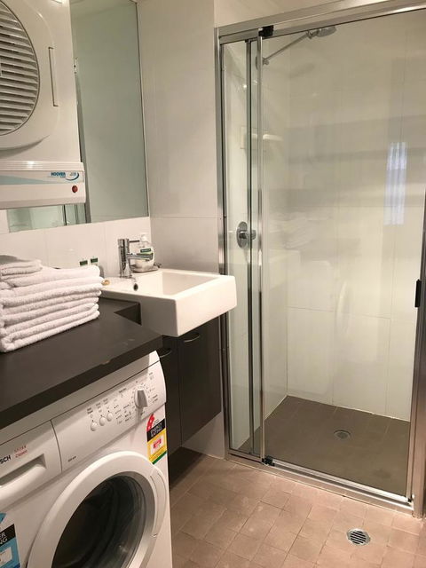 Adelaide DressCircle Apartments - Archer Street - Kawana Tourism 3