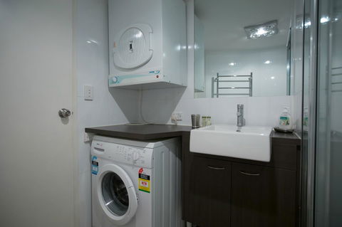 Adelaide DressCircle Apartments - Archer Street - Kawana Tourism 16