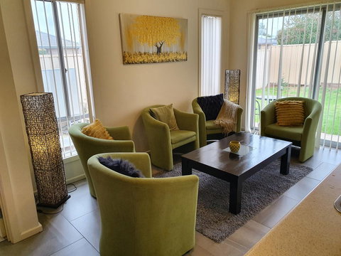 Explore Adelaide, Gawler, The Barossa And Clare Valleys All-in-one - Kawana Tourism 1