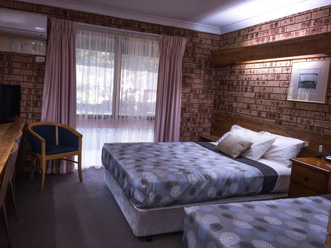 Ten Dollar Town Motel - Kawana Tourism 5