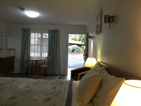 Ten Dollar Town Motel - Kawana Tourism 29