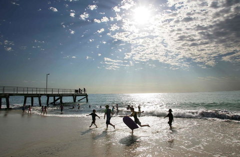 Lady Bay Hotel - Kawana Tourism 25