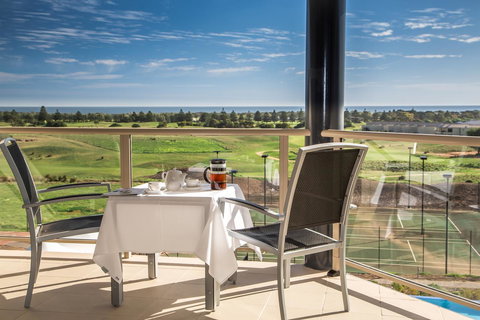 Lady Bay Hotel - Kawana Tourism 1