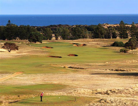 Lady Bay Hotel - Kawana Tourism 22