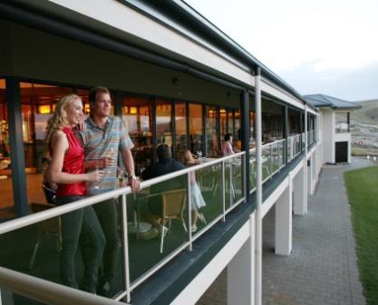 Lady Bay Hotel - Kawana Tourism 10