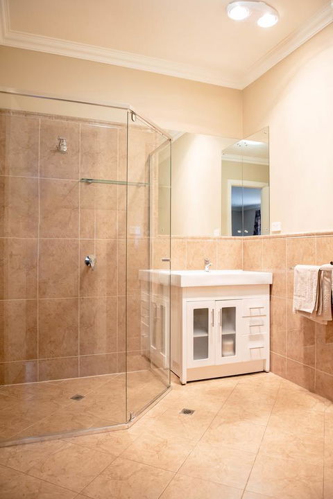 Whyalla Playford Apartments - Kawana Tourism 4