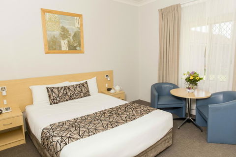 Bathurst Motor Inn - Kawana Tourism 3