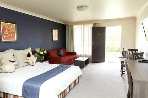 Bathurst Motor Inn - Kawana Tourism 1