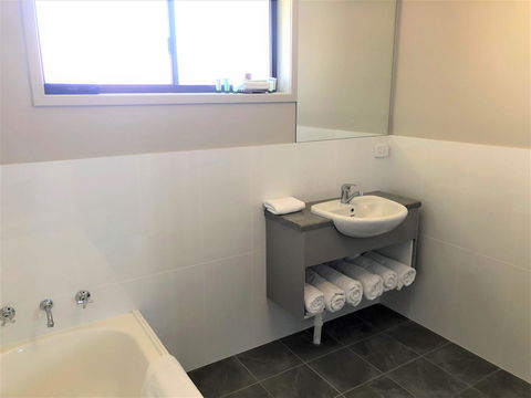 Bathurst Motor Inn - Kawana Tourism 15