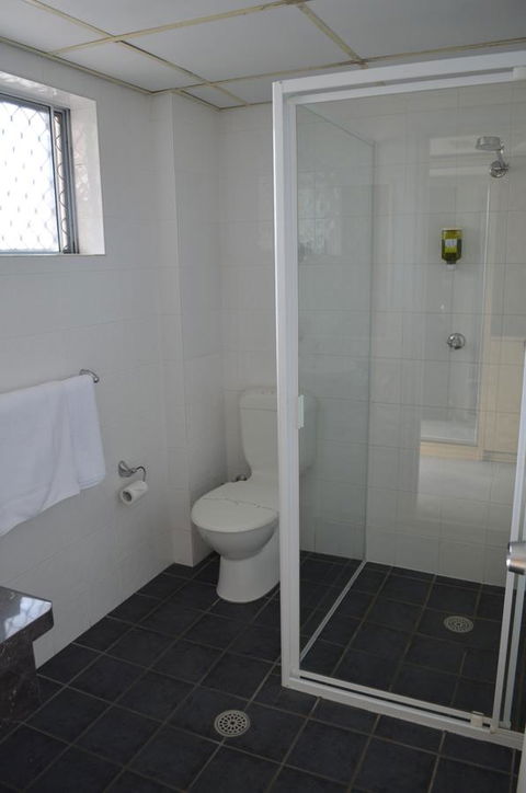 Bathurst Motor Inn - Kawana Tourism 21