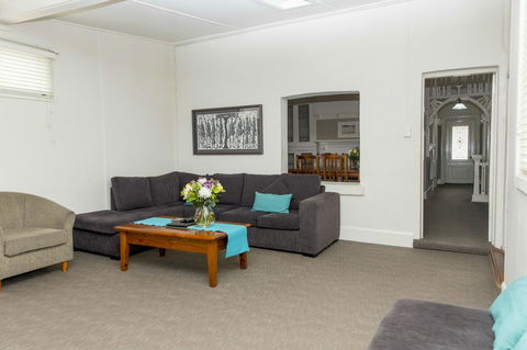 Bathurst Motor Inn - Kawana Tourism 31