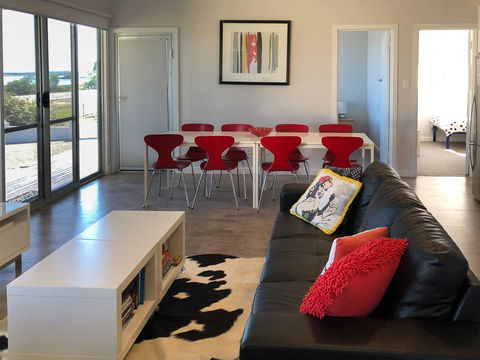 Beachview - Kawana Tourism 9