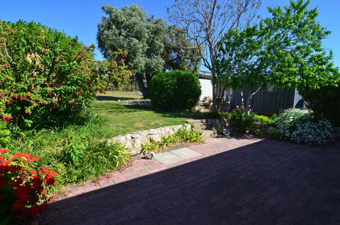 Beachview - Kawana Tourism 32