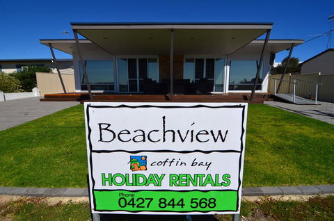 Beachview - Kawana Tourism 3