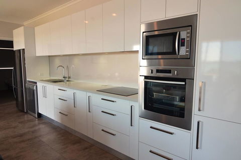 Beachview - Kawana Tourism 12