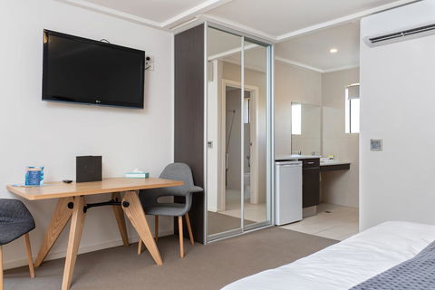 Mick O\'Sheas - Kawana Tourism 1