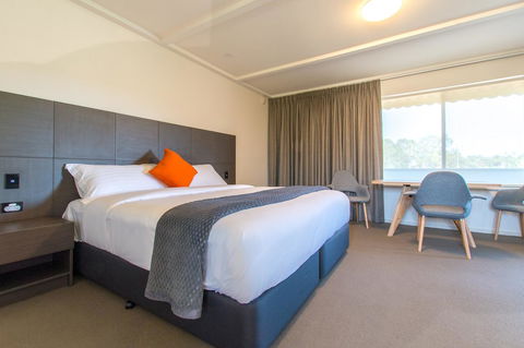 Mick O\'Sheas - Kawana Tourism 0