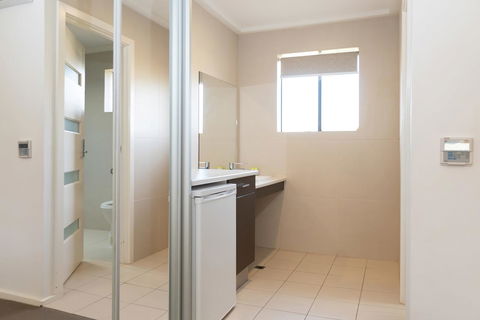 Mick O\'Sheas - Kawana Tourism 3