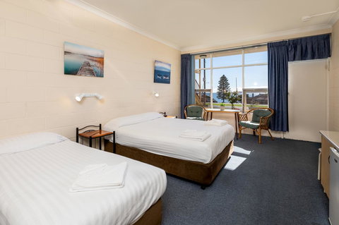 Blue Seas Motel - Kawana Tourism 11