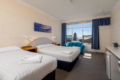 Blue Seas Motel - Kawana Tourism 5