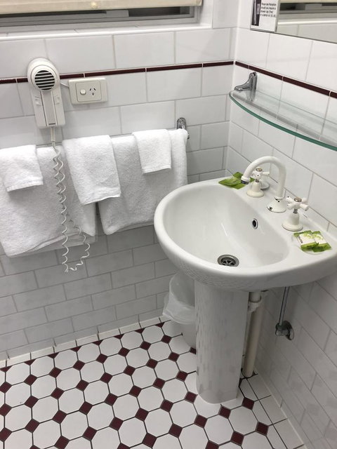 Adelaide Airport Motel - Kawana Tourism 3