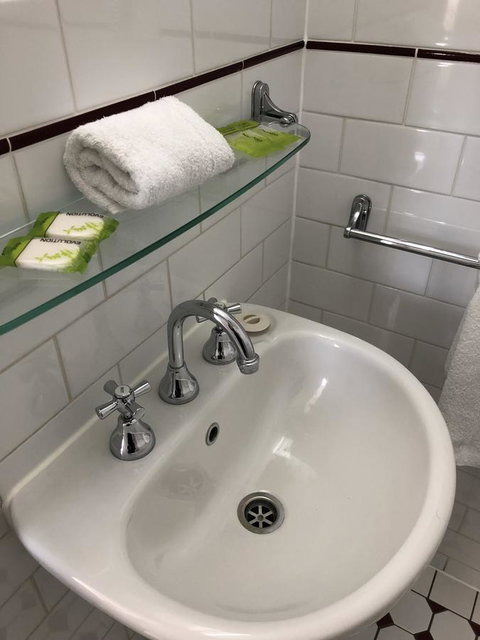 Adelaide Airport Motel - Kawana Tourism 23