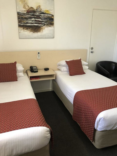 Adelaide Airport Motel - Kawana Tourism 25