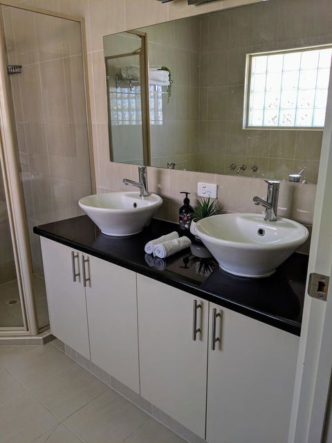 Ochre Point Beach House On Moana Seafront - Kawana Tourism 10