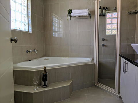 Ochre Point Beach House On Moana Seafront - Kawana Tourism 9